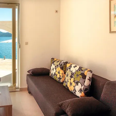 1 Bedroom Beautiful In Lägenhet Klek